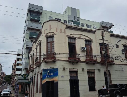Lux Lounge & Bar